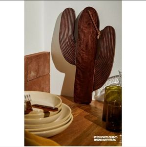 🌵NEW! Urban Outfitters Cactus Serving Board 🌵